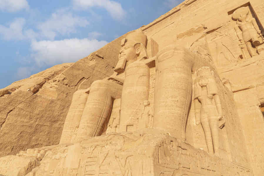 Egipto 129 - Abu Simbel - Gran Templo de Ramsés II.jpg